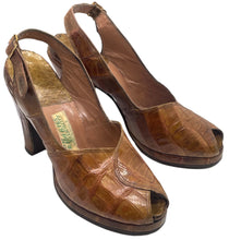 Load image into Gallery viewer, 1940’s Alligator Platform Heels Sz 5.5
