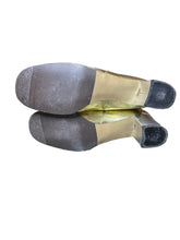 Load image into Gallery viewer, Close-up of the soles of the boots
