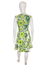 Load image into Gallery viewer, 1970’s Green and White Floral Tom Jones Dress Size S
