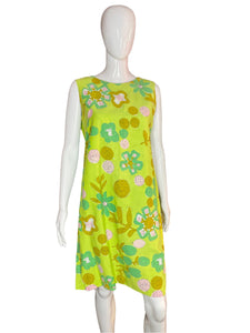 1960’s Green Floral Line Drawing Shift Dress Size M/L