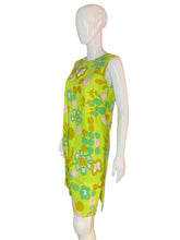 Load image into Gallery viewer, 1960’s Green Floral Line Drawing Shift Dress Size M/L
