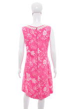 Load image into Gallery viewer, 1960&#39;s Shifts Internationale Pink and White Tiki Shift Dress Size L
