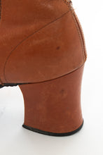 Load image into Gallery viewer, 1960&#39;s Slicca Saddle Brown Leather Lace up Boots Size 8.5
