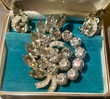 Load image into Gallery viewer, 1950’s Weiss Brooch and Earring set
